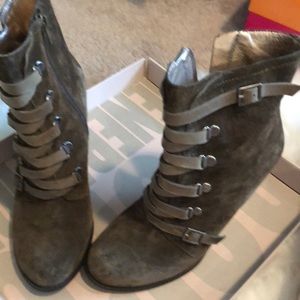 Green BCBG bootie lace up!